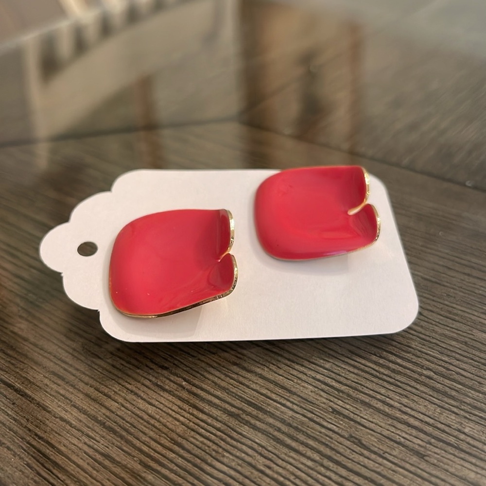 Vintage Wavey Shaped Square Earrings with Coral / Salmon Colored Enamel - Picture 12 of 16